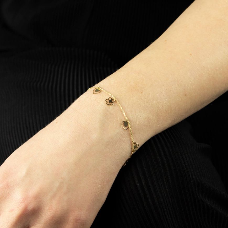 Heart And Flower Charm Bracelet In Yellow Gold